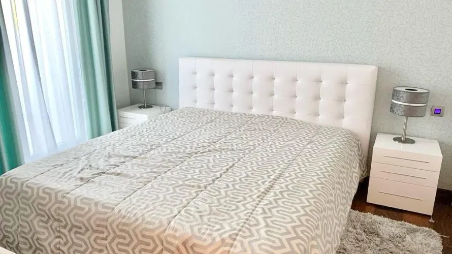 Apartamento de 3 dormitorios en Cortes (San Pedro De Alcantara), Spain No. 251 № 1