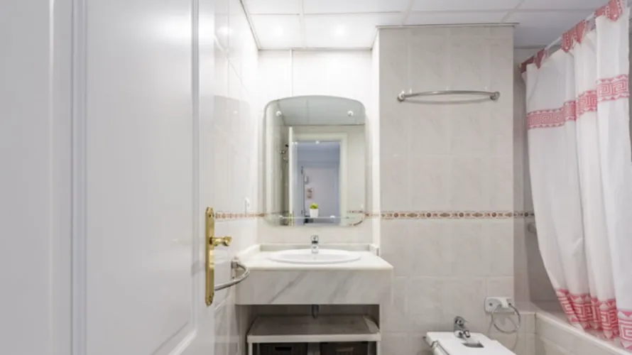 Apartamento de 2 dormitorios en Cortes (San Pedro De Alcantara), Spain No. 605 № 10