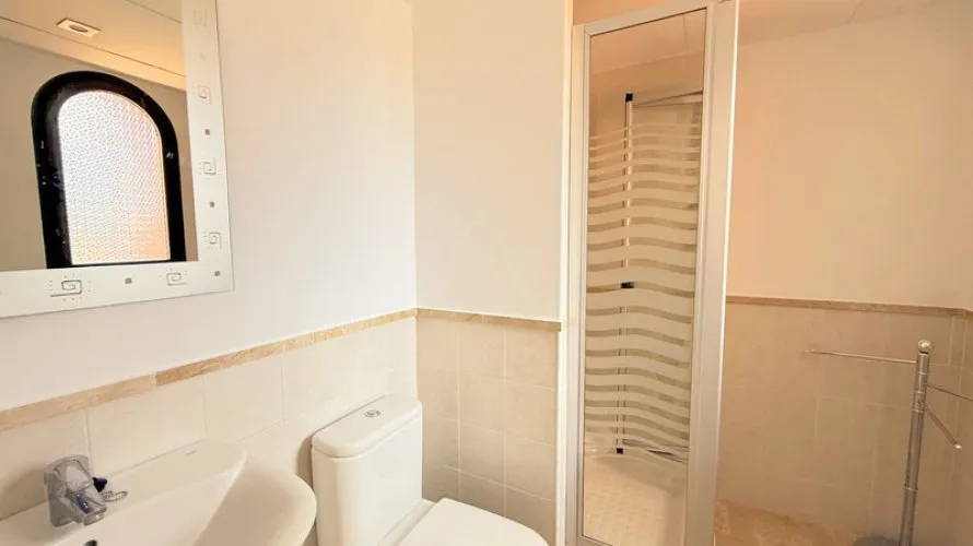 Dúplex de 3 dormitorios en Estepona, Spain No. 578 № 8