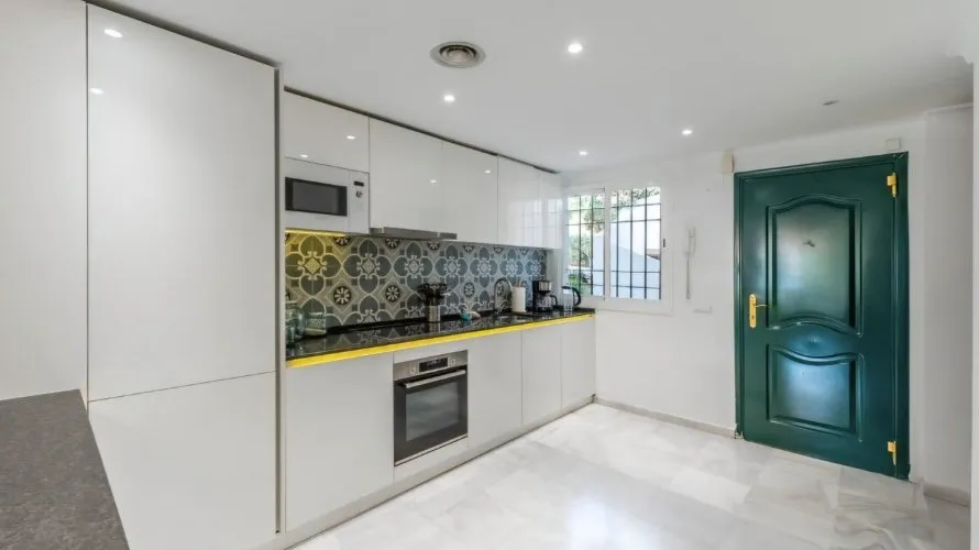 Apartamento de 2 dormitorios en Nueva Andalucía, Spain No. 625 № 1