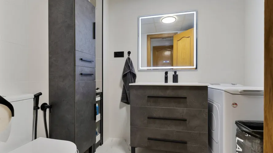 Apartamento de 2 dormitorios en Fuengirola, Spain No. 692 № 9