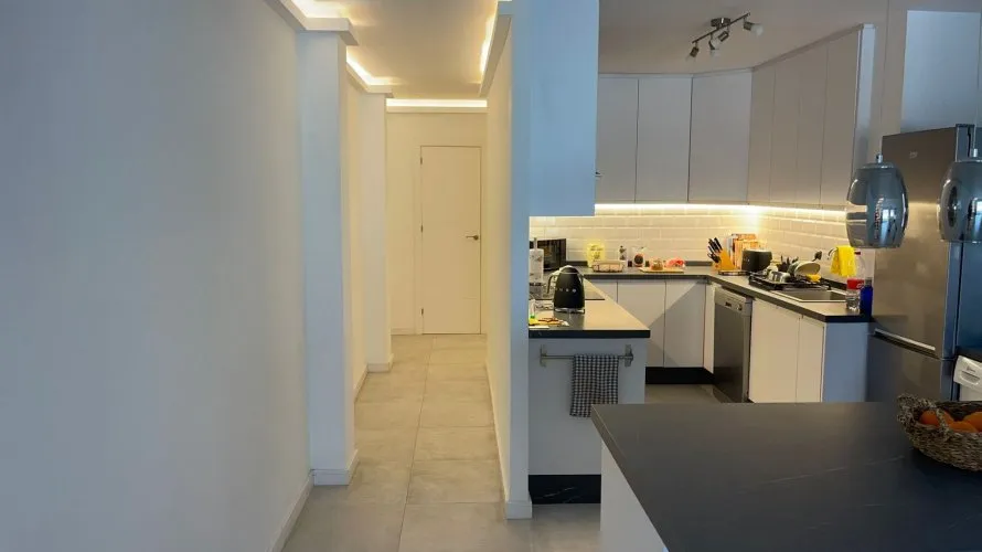 Apartamento de 3 dormitorios en Cortes (San Pedro De Alcantara), Spain No. 567 № 6