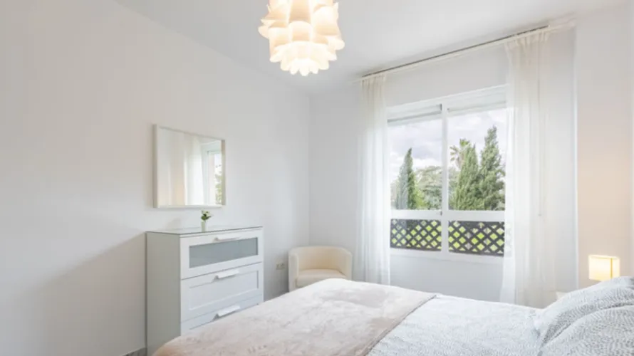 Apartamento de 2 dormitorios en Cortes (San Pedro De Alcantara), Spain No. 605 № 5