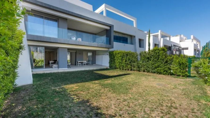 Apartamento de 2 dormitorios en Estepona, Spain No. 563 № 10