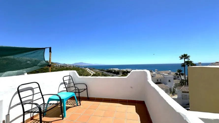 Apartamento de 2 dormitorios en Casares, Spain No. 573 № 2