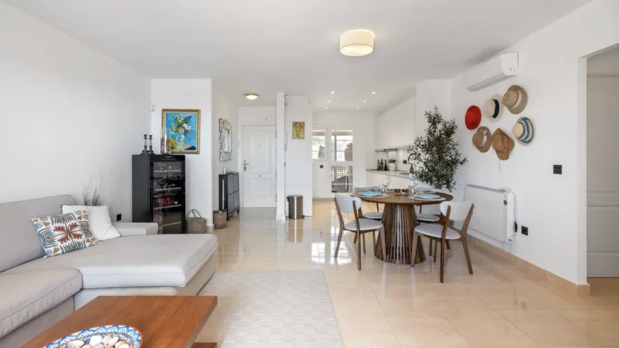 Apartamento de 2 dormitorios en Manilva, Spain No. 705 № 3