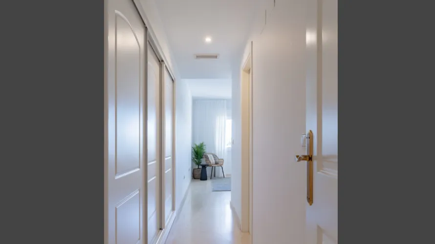 Apartamento de 2 dormitorios en Marbella, Spain No. 794 № 18