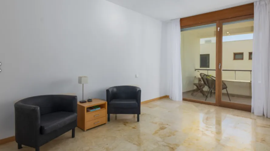 Apartamento de 3 dormitorios en Marbella, Spain No. 386 № 11