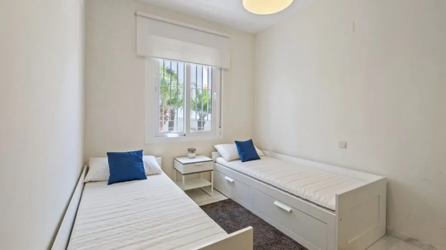 Apartamento de 2 dormitorios en Estepona, Spain No. 645 № 10