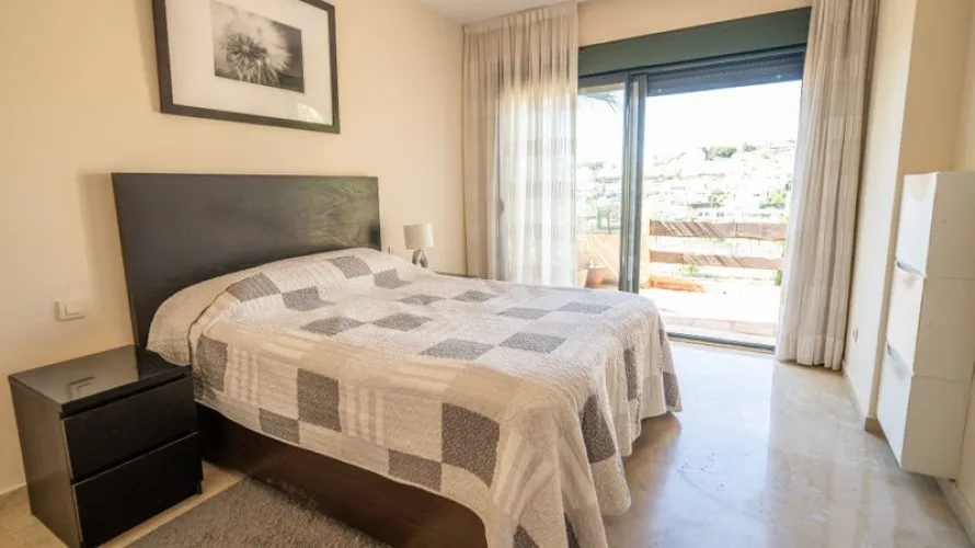 Apartamento de 2 dormitorios en Estepona, Spain No. 483 № 6