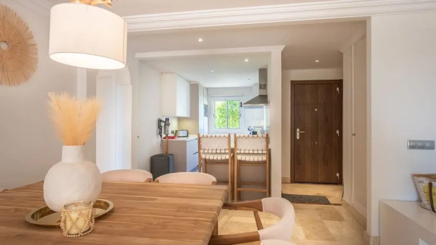 Apartamento de 3 dormitorios en Nueva Andalucía, Spain No. 301 № 3