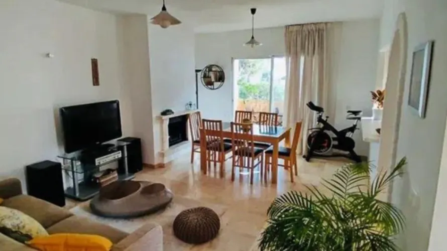 Apartamento de 2 dormitorios en Nueva Andalucía, Spain No. 615 № 11