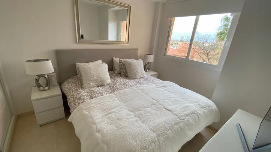 Apartamento de 2 dormitorios en Marbella, Spain No. 620 № 2