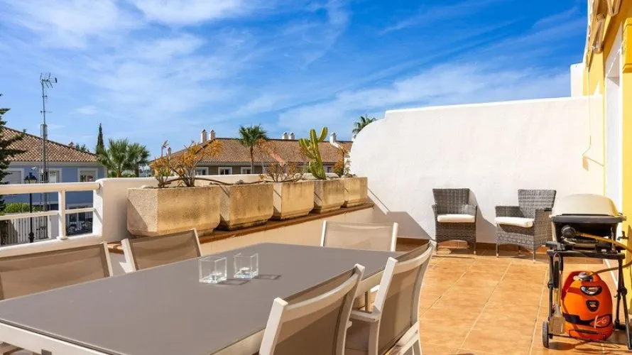 Apartamento de 2 dormitorios en Estepona, Spain No. 415 № 6