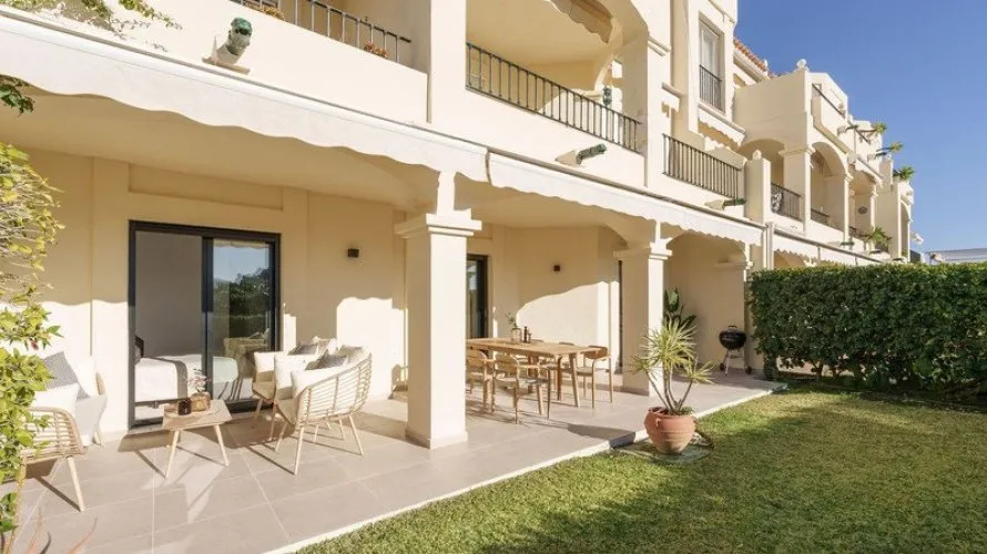 Apartamento de 3 dormitorios en Benahavís, Spain No. 307