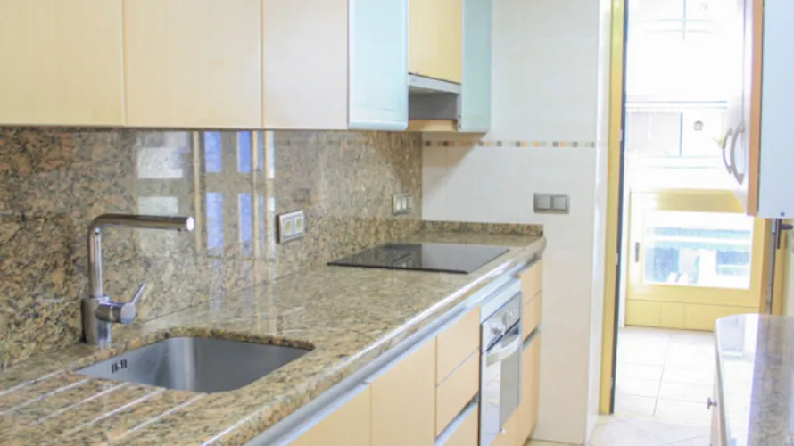 Apartamento de 2 dormitorios en Marbella, Spain No. 668 № 8