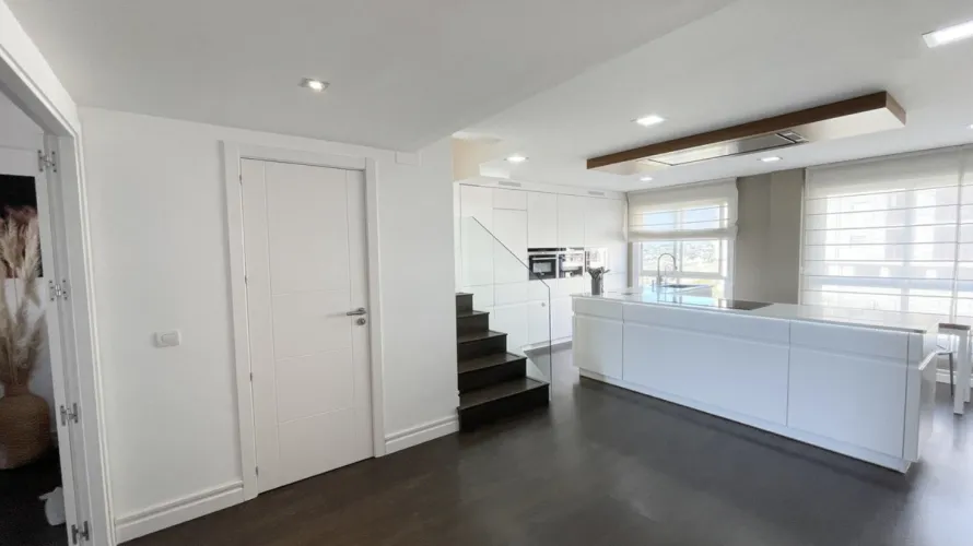 Dúplex de 2 dormitorios en Fuengirola, Spain No. 603 № 5