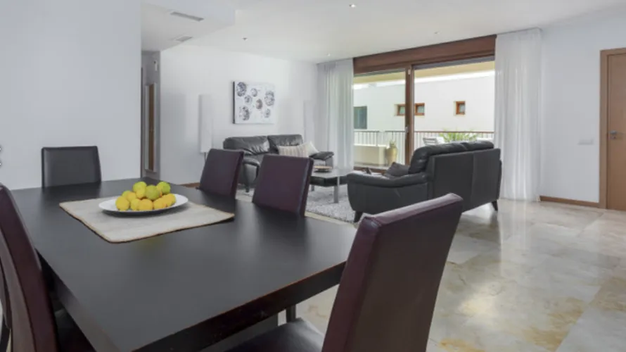 Apartamento de 3 dormitorios en Marbella, Spain No. 386 № 13