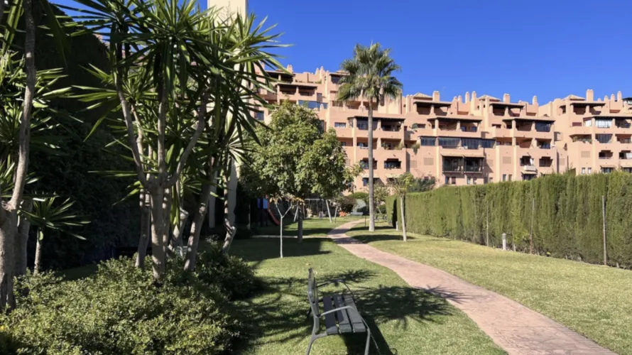 Apartamento de 2 dormitorios en Mijas Costa, Spain No. 629 № 3