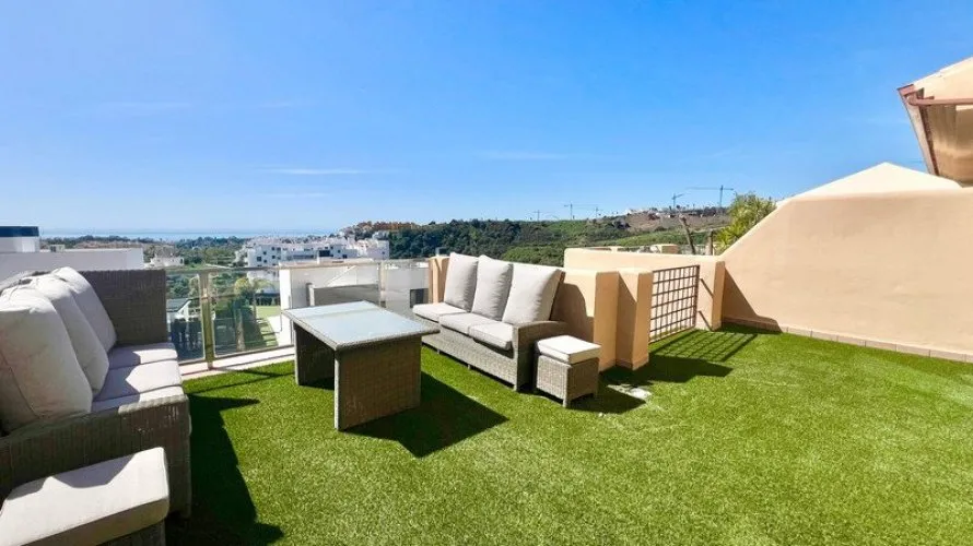 Dúplex de 4 dormitorios en Estepona, Spain No. 640 № 3