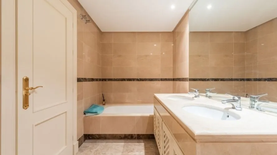 Apartamento de 3 dormitorios en Nueva Andalucía, Spain No. 361 № 12