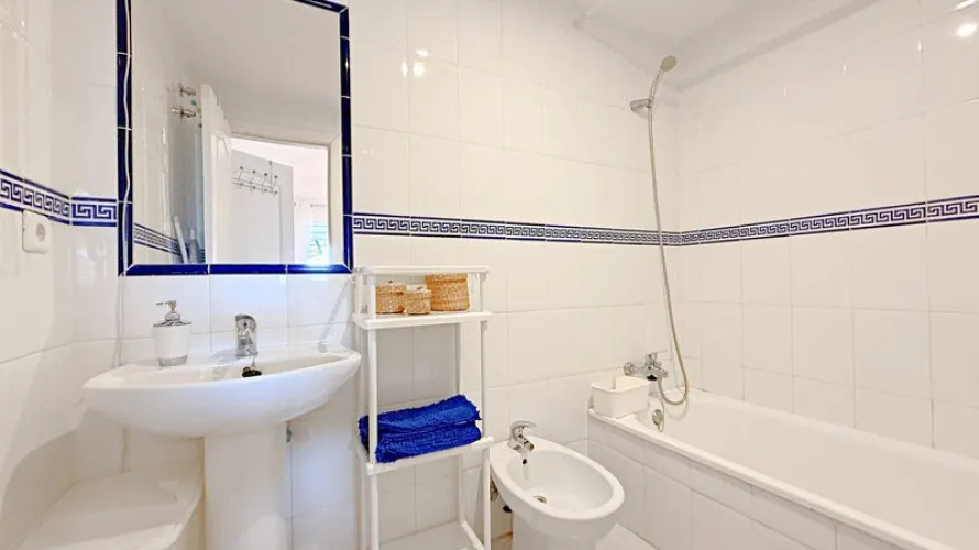 Apartamento de 2 dormitorios en Casares, Spain No. 571 № 4