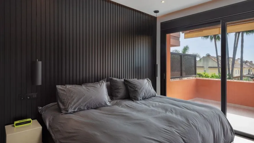 Apartamento de 3 dormitorios en Marbella, Spain No. 268 № 2