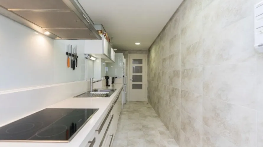 Apartamento de 3 dormitorios en Estepona, Spain No. 650 № 3