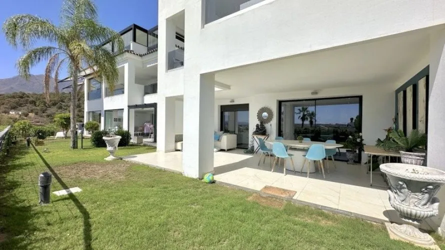 Apartamento de 3 dormitorios en Estepona, Spain No. 710 № 22