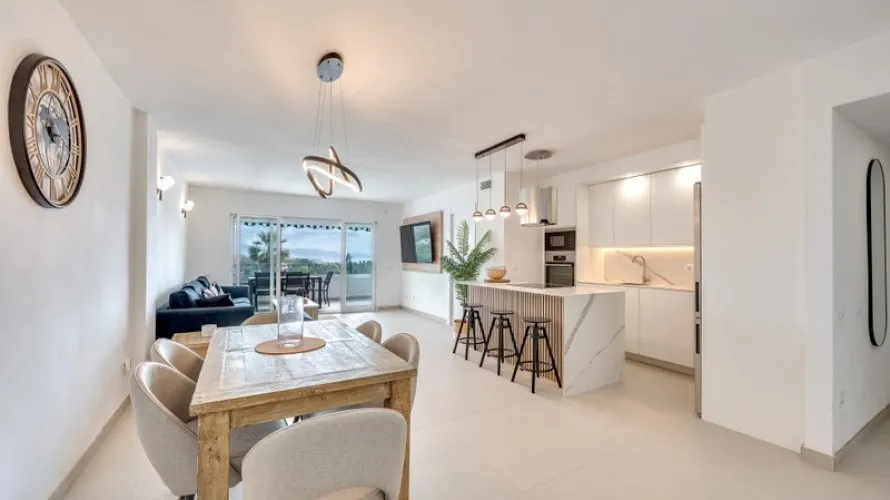 Apartamento de 3 dormitorios en Nueva Andalucía, Spain No. 795