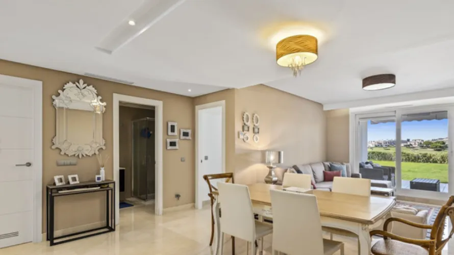 Apartamento de 3 dormitorios en Cortes (San Pedro De Alcantara), Spain No. 656 № 14