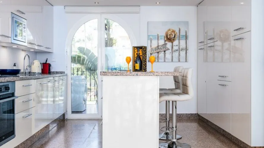 Dúplex de 3 dormitorios en Estepona, Spain No. 347 № 5