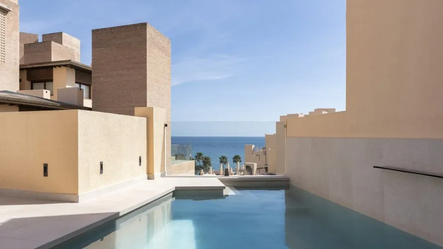 Dúplex de 3 dormitorios en Estepona, Spain No. 644 № 1