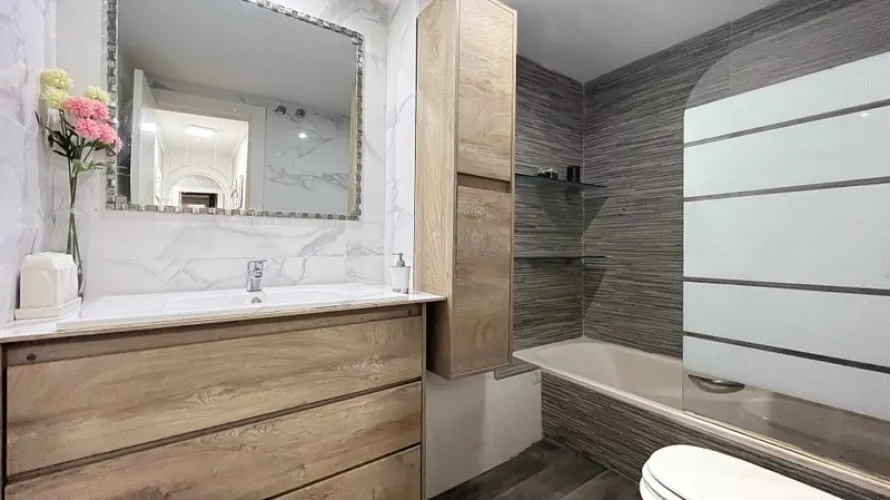 Apartamento de 3 dormitorios en Estepona, Spain No. 424