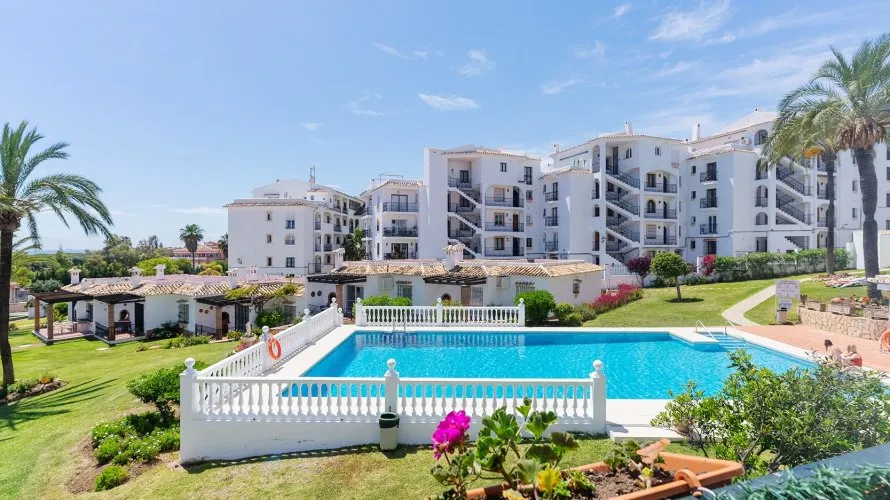 Apartamento de 2 dormitorios en Mijas Costa, Spain No. 679 № 14