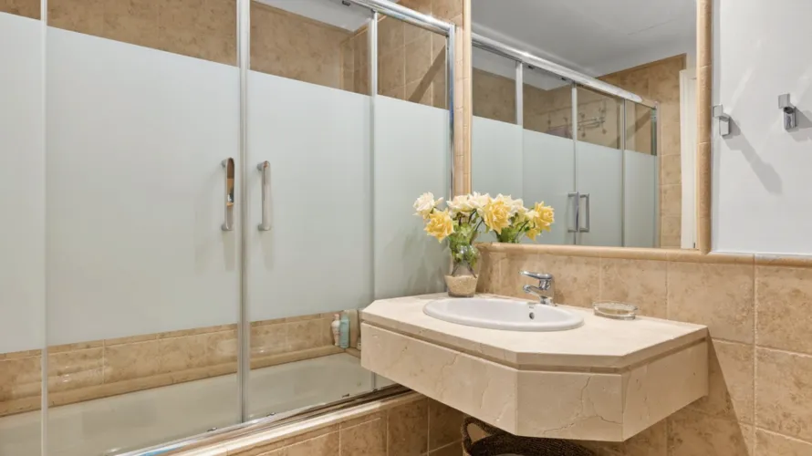 Apartamento de 2 dormitorios en Estepona, Spain No. 520 № 14