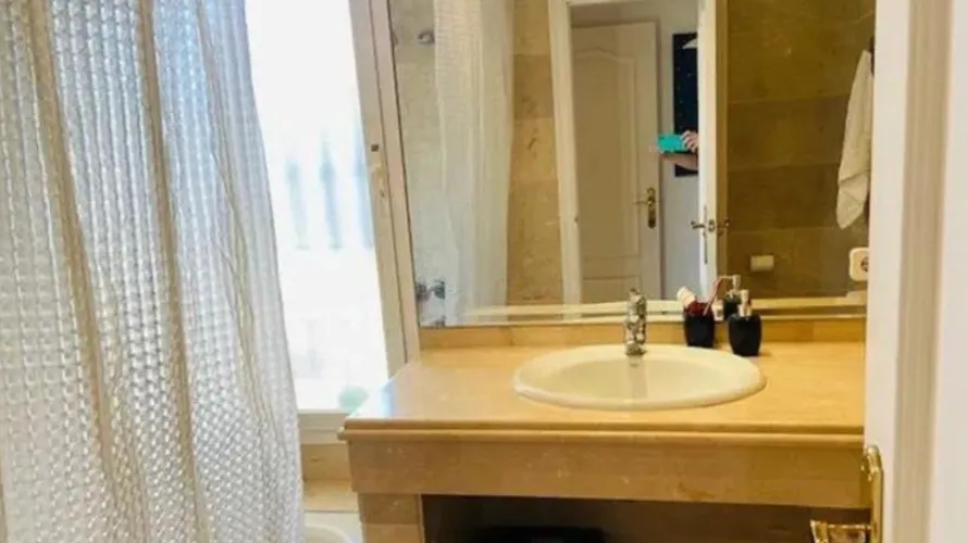 Apartamento de 2 dormitorios en Nueva Andalucía, Spain No. 615 № 7