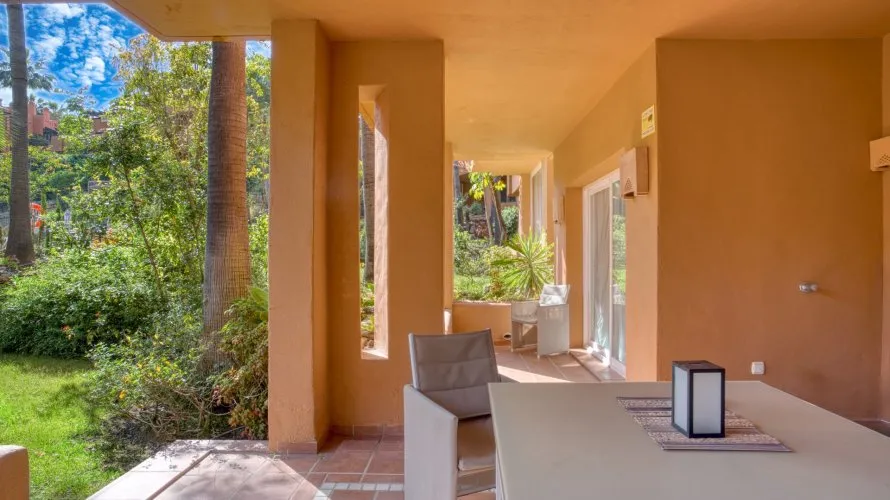 Apartamento de 2 dormitorios en Marbella, Spain No. 688 № 6