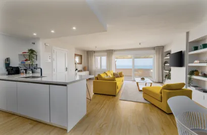 Apartamento de 3 dormitorios en Estepona, Spain No. 792