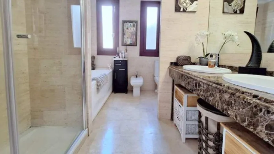 Apartamento de 3 dormitorios en Casares, Spain No. 551 № 24