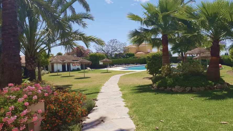 Apartamento de 2 dormitorios en Benahavís, Spain No. 449 № 1