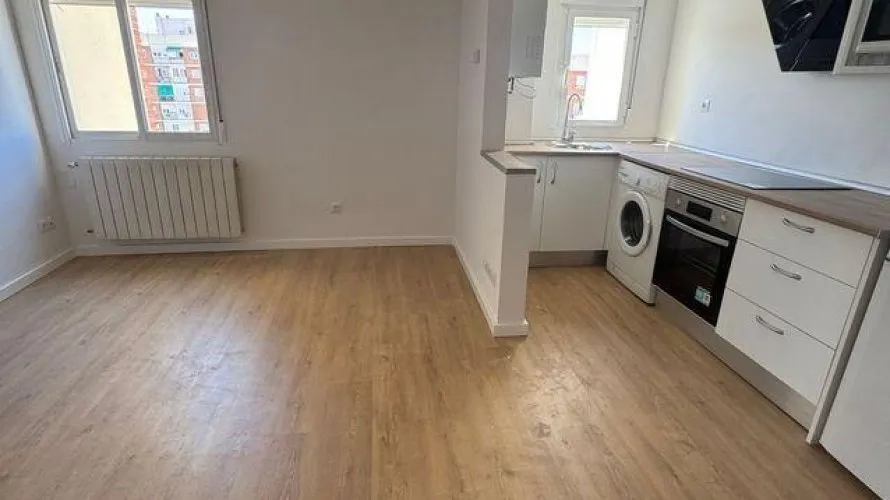 Apartamento de 2 dormitorios en Madrid, Spain No. 1539 № 6