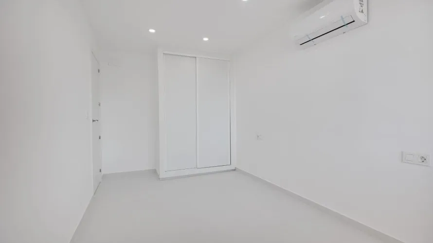 Apartamento de 3 dormitorios en Torrevieja, Spain No. 1534 № 3
