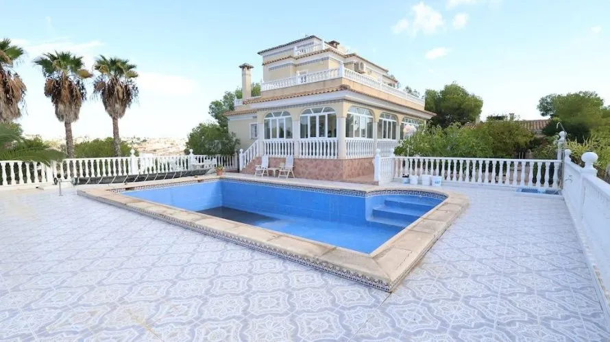 Apartamento de 5 dormitorios en Alicante, Spain No. 1556 № 1