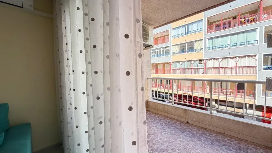 Apartamento de 3 dormitorios en Torrevieja, Spain No. 1605