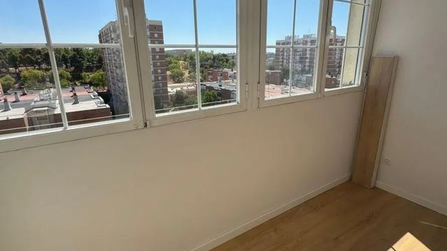 Apartamento de 2 dormitorios en Madrid, Spain No. 1539 № 2