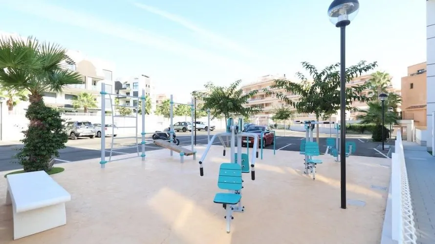 Apartamento de 2 dormitorios en Alicante, España No. 1522 № 1