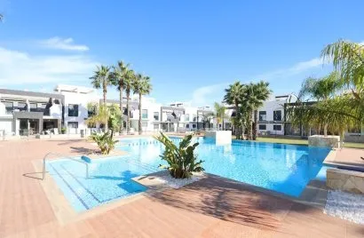 Apartamento de 2 dormitorios en La Zenia, Spain No. 1565