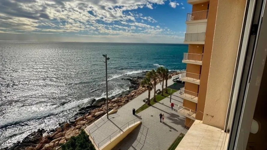 Apartamento de 4 dormitorios en Torrevieja, Spain No. 1591 № 2