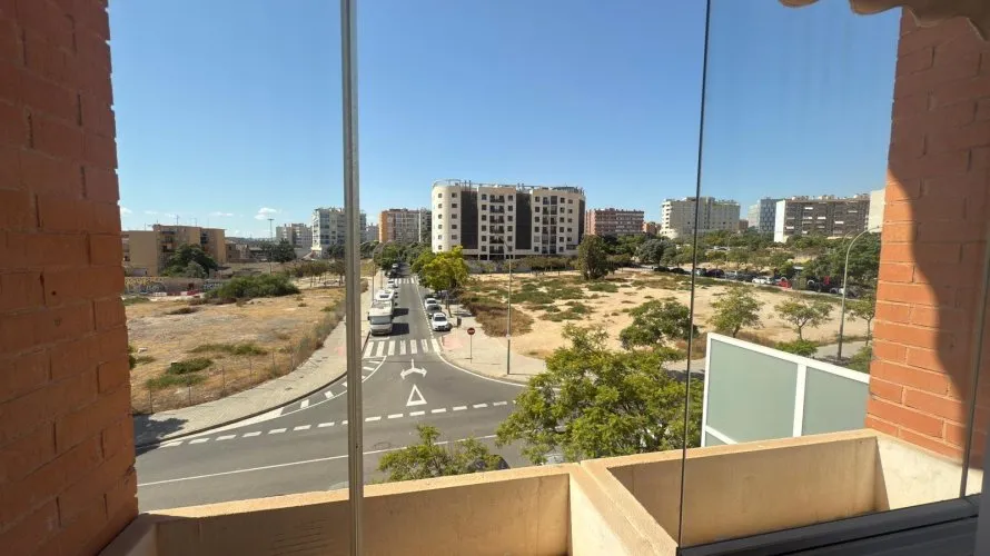 Apartamento de 3 dormitorios en Alicante, España No. 1086 № 2
